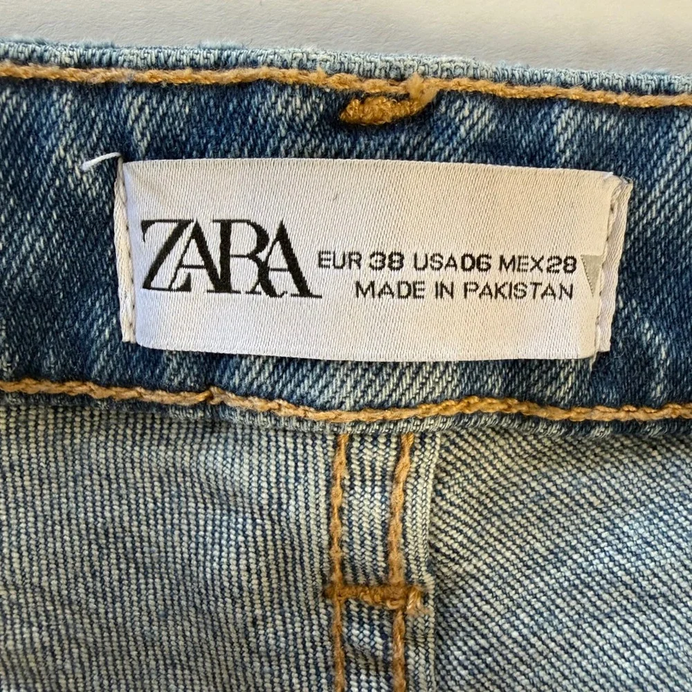 Zara Womens High Rise Straight Leg Raw Hem Cropped Jeans Medium Wash Size‎ 6 28